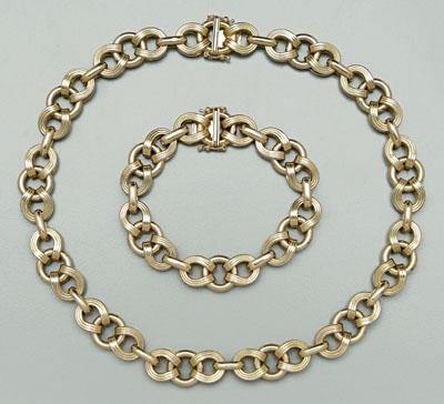 Appraisal: kt gold necklace bracelet interlocking reeded circles necklace - in