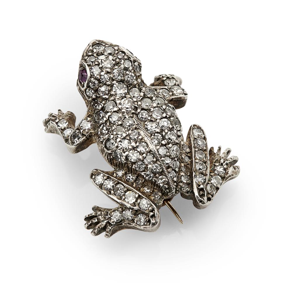 Appraisal: A Victorian diamond set frog brooch the unmarked white metal