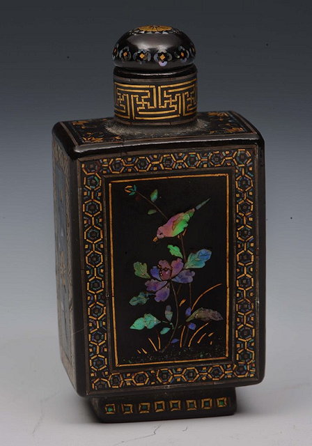 Appraisal: A CHINESE LACQUER BURGATTE SNUFF BOTTLE of rectangular form the