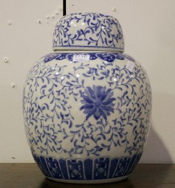 Appraisal: A Chinese th century blue and white ginger jar cm