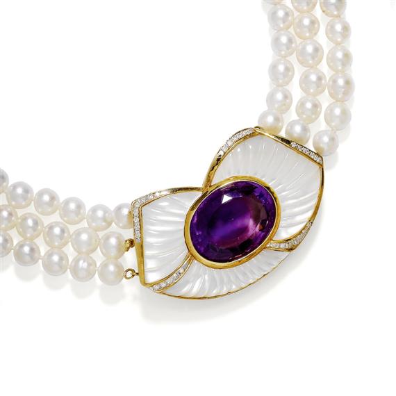 Appraisal: PEARL AMETHYST AND MOTHER-OF-PEARL NECKLACE Clasp in yellow gold Elegant