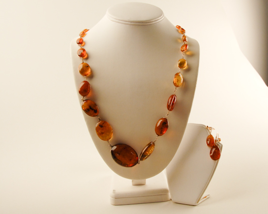 Appraisal: An Amber and Gold Necklace and Earrings the the matinee