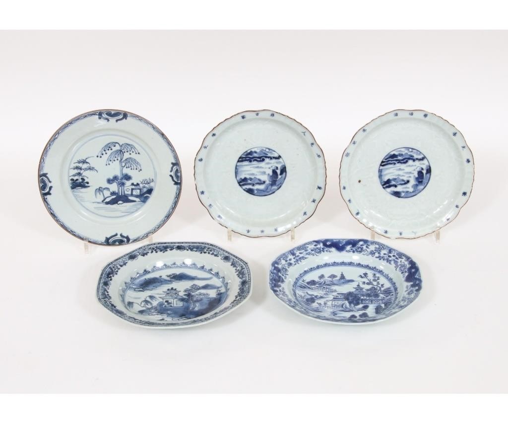 Appraisal: Five Chinese plates th c to include a pair with