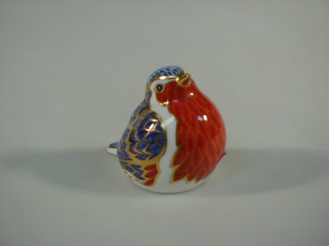 Appraisal: A Royal Crown Derby paperweight robin