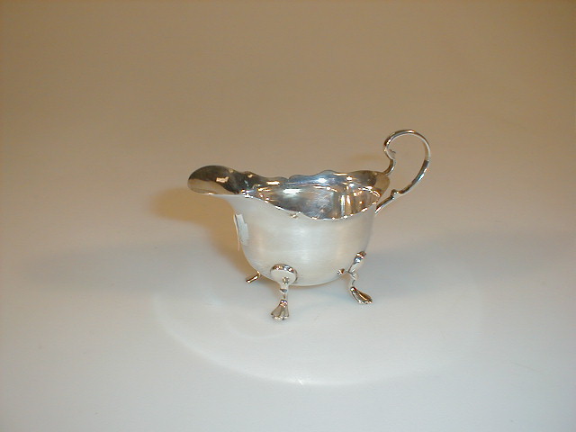 Appraisal: An Edwardian VII silver cream jug of oval form with