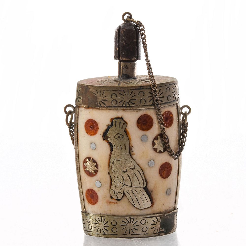 Appraisal: VINTAGE CHINESE SNUFF BOTTLE WITH HAND DECORATION Snuff bottle with