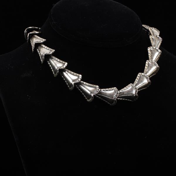 Appraisal: Napier Sterling Silver Modernist Overlapping Link Choker Necklace dwt