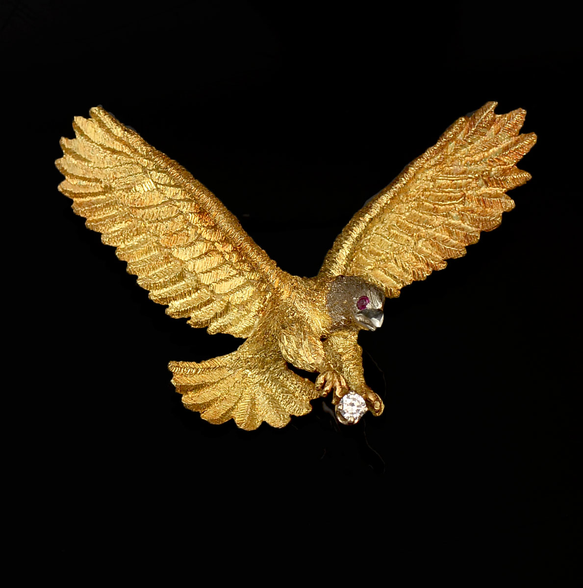 Appraisal: K DIAMOND EAGLE PIN K yellow -D gold stylized eagle