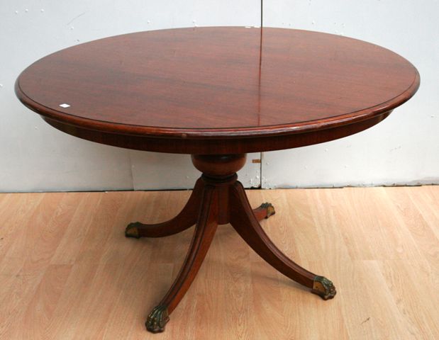 Appraisal: A George III style stained maple circular breakfast table cms