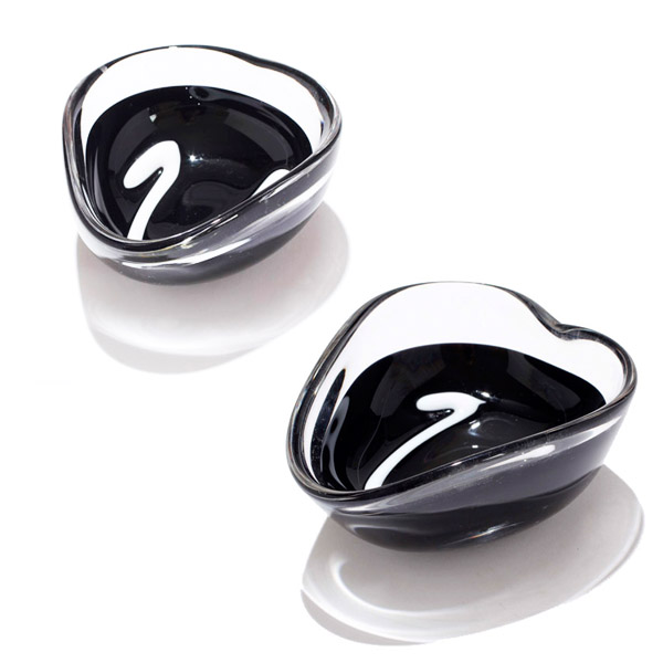 Appraisal: Pair Flygsfors Coquille bowls Blown art glass black with clear