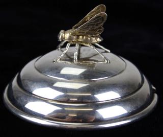 Appraisal: Sterling silver domed honey pot lid with gold wash bee