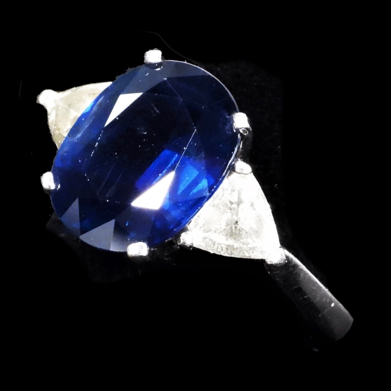 Appraisal: PLATINUM CT SAPPHIRE TRILLION DIAMOND RING Oval sapphire vivid royal