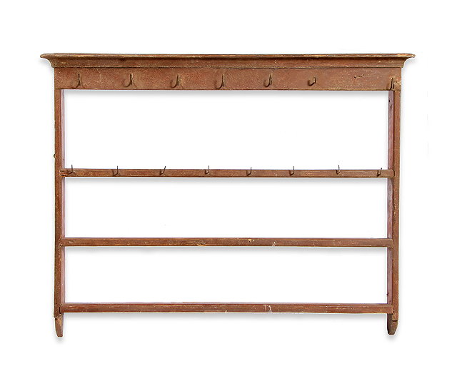 Appraisal: A GEORGIAN OXBLOOD RED PAINTED PINE PLATE RACK with moulded