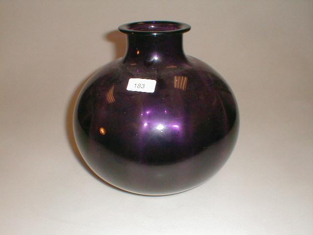 Appraisal: A large amethyst glass globular vase