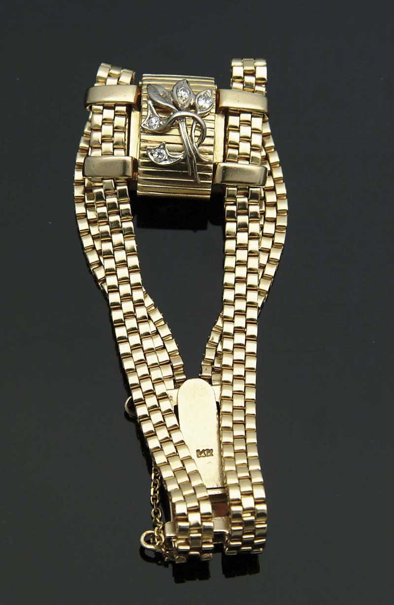 Appraisal: K YELLOW GOLD GENEVA CLOSED FACE WRISTWATCH Bracelet form watch