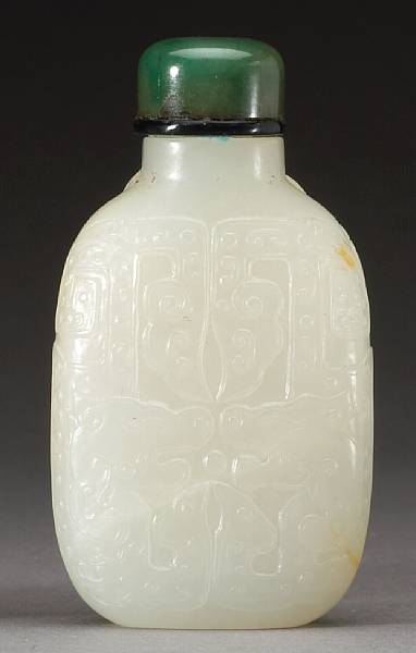 Appraisal: A white jade snuff bottle with dragon design Qing Dynasty