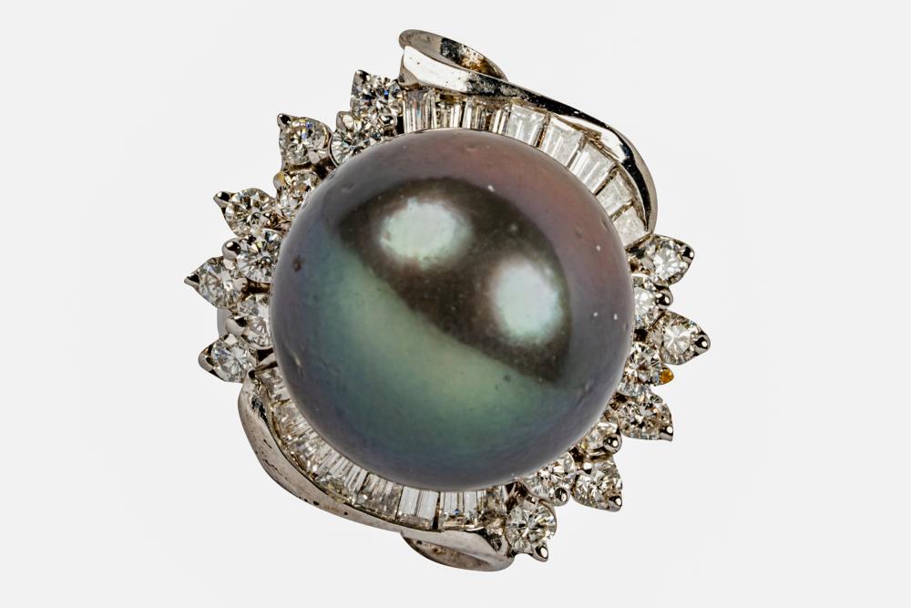 Appraisal: KARAT WHITE GOLD DIAMOND TAHITIAN PEARL RINGcentering one semi-spherical half-drilled