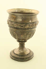 Appraisal: A George IV silver cup the bowl half ribbed below