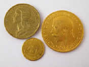 Appraisal: A George V half sovereign coin gms a Mexican gold