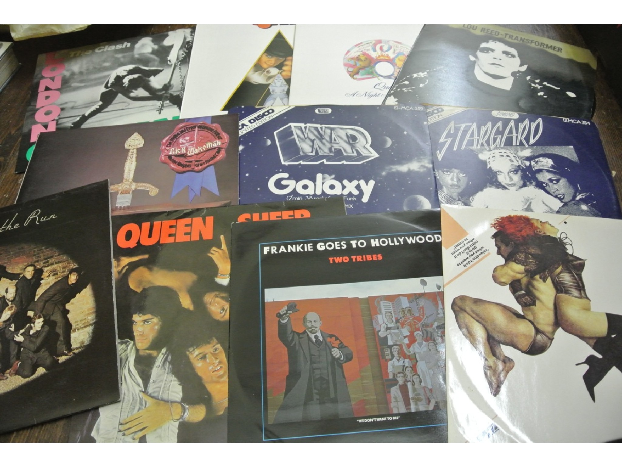 Appraisal: A large collection of vintage vinyl albums including Mott the