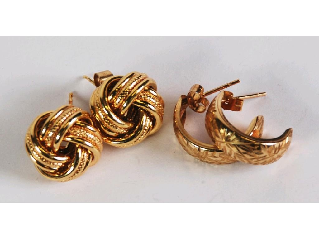 Appraisal: PAIR OF ct GOLD KNOT PATTERN EARRINGS in case and