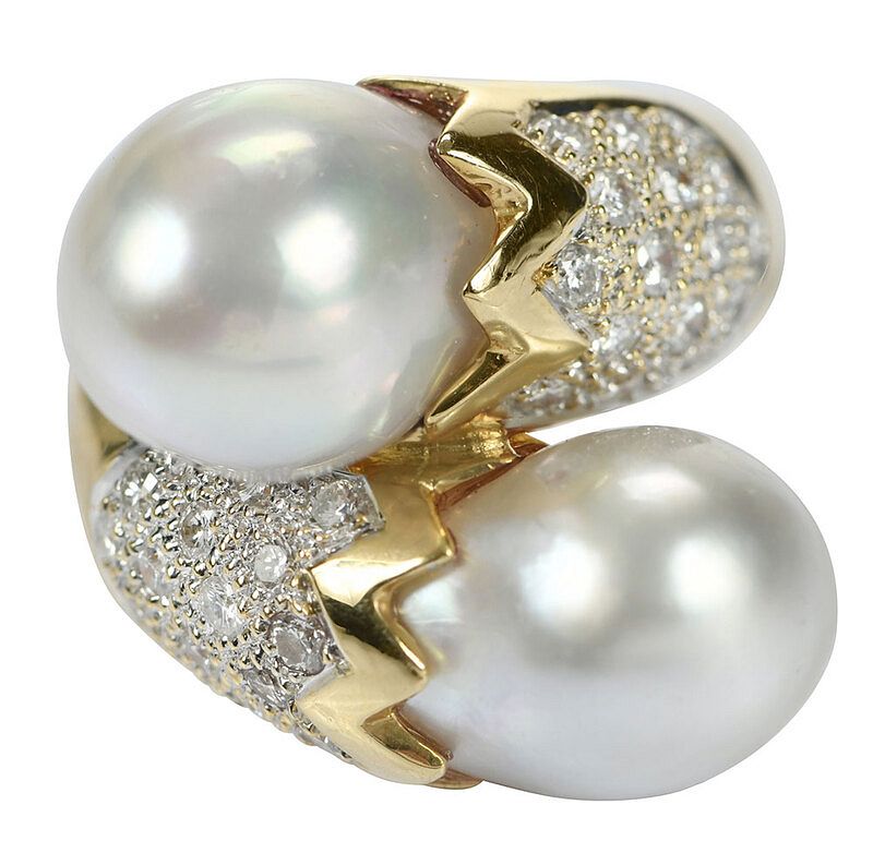 Appraisal: kt Diamond and Pearl Ring round brilliant diamonds estimated total