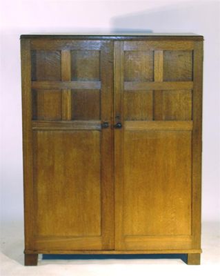 Appraisal: A Heal's oak gentleman's wardrobe internally fitted with drawers shelf