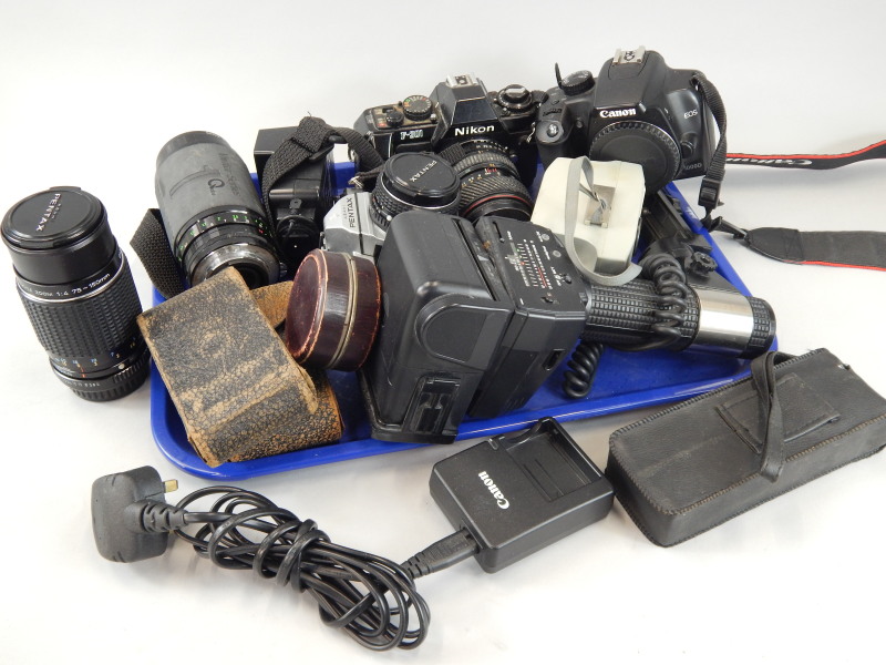 Appraisal: A quantity of camera equipment to include a Canon EOS