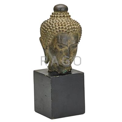 Appraisal: THAI BRONZE BUDDHA HEAD Mounted on wood base th c