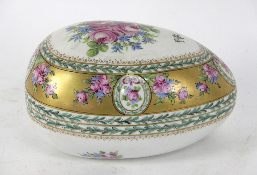 Appraisal: A French porcelain egg shaped box painted rose bouquets with