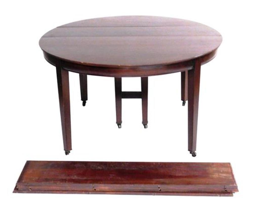 Appraisal: Federal style dining table early th C mahogany adjustable round