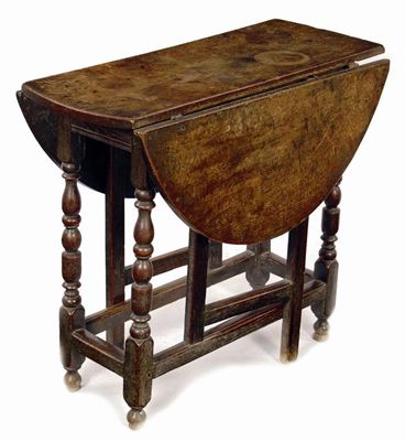 Appraisal: An oak gateleg table of small proportions the oval drop-leaf