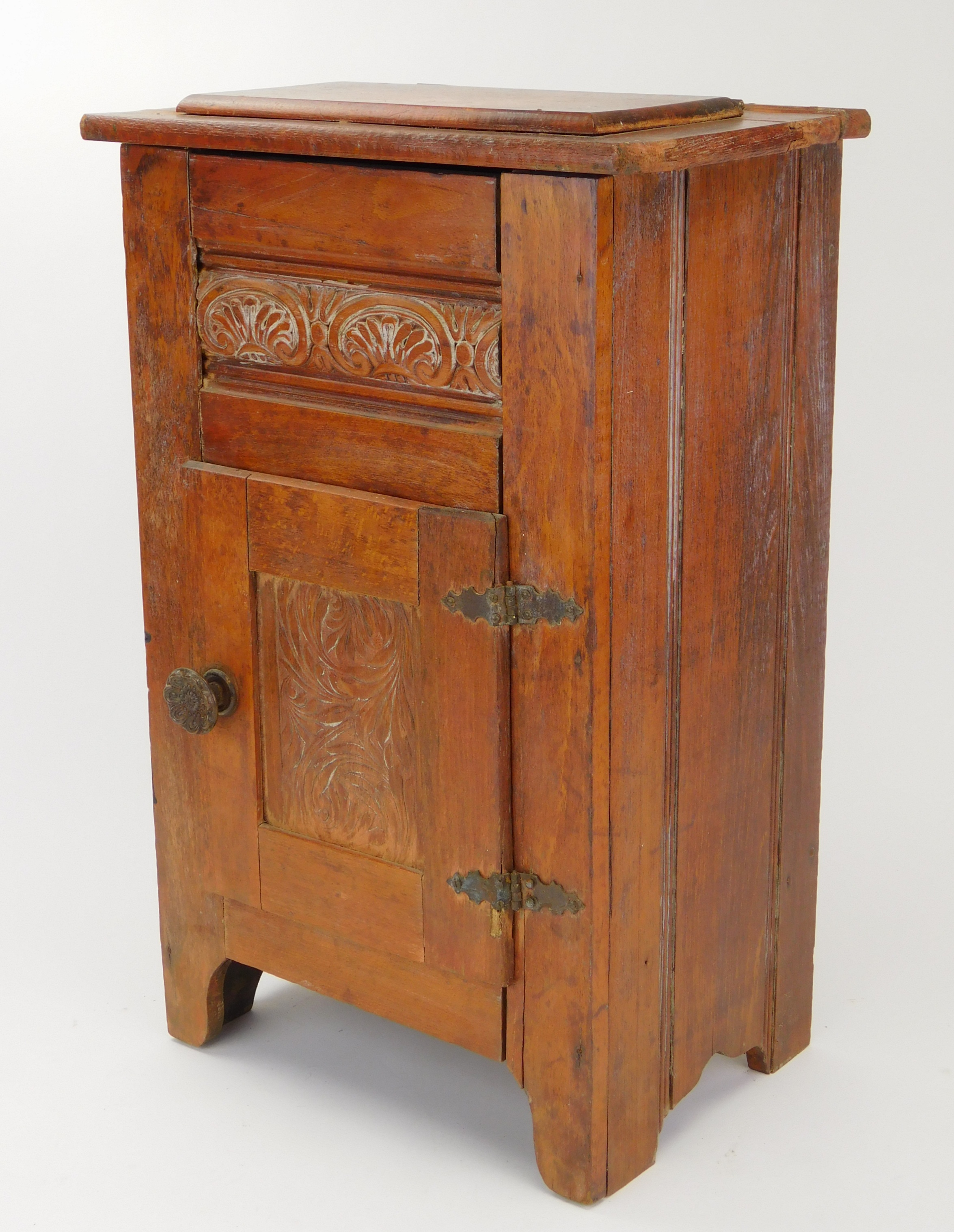 Appraisal: Victorian wood cellarette the top is hinged with interior lined