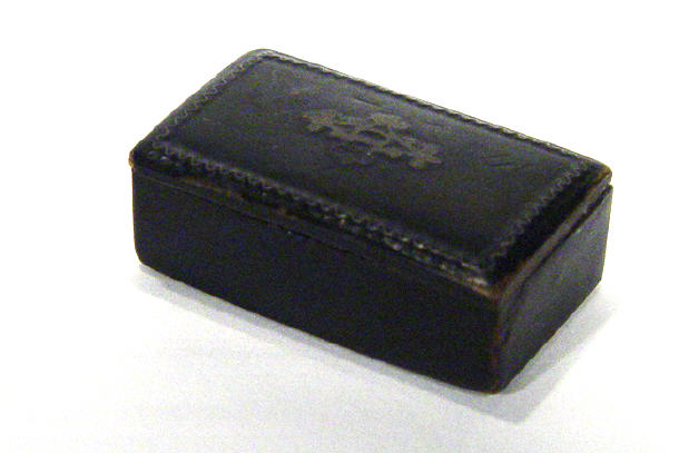 Appraisal: Victorian rectangular miniature papier mache snuff box with inlaid top