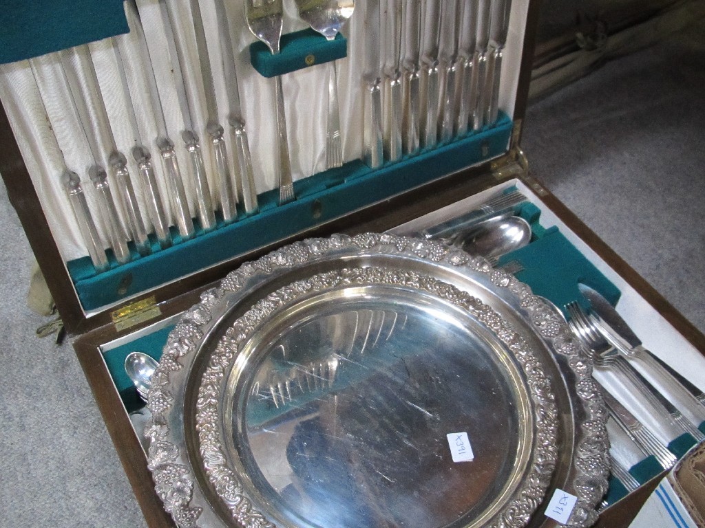 Appraisal: Lot comprising cased plated cutlery set and two salvers