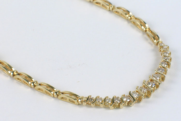 Appraisal: DIAMOND AND FOURTEEN KARAT GOLD CHAIN NECKLACE the center portion