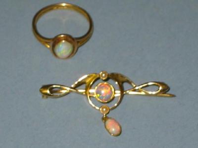 Appraisal: AN OPAL ART NOUVEAU BROOCH the ct gold stylised scroll