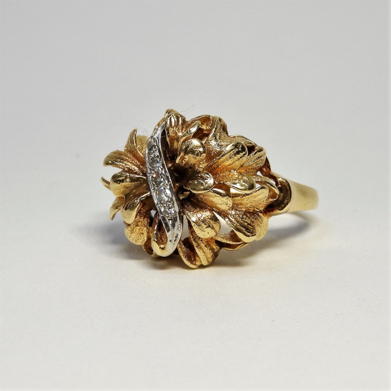 Appraisal: K YELLOW GOLD DIAMOND LEAF FORM LADY'S RING th Century