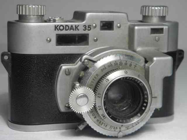 Appraisal: Lot of assorted vintage Kodak cameras and more Includes an