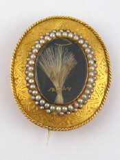 Appraisal: A fine high carat gold mourning brooch the locket compartment