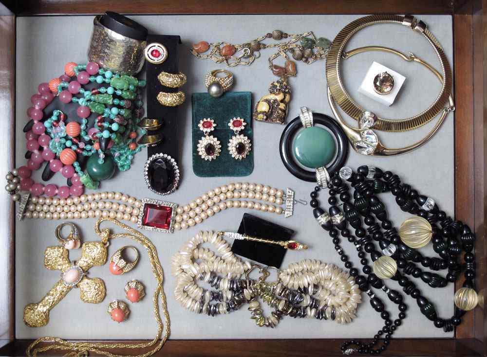 Appraisal: ESTATE ASSORTMENT OF KENNETH J LANE COSTUME JEWELRY Several different