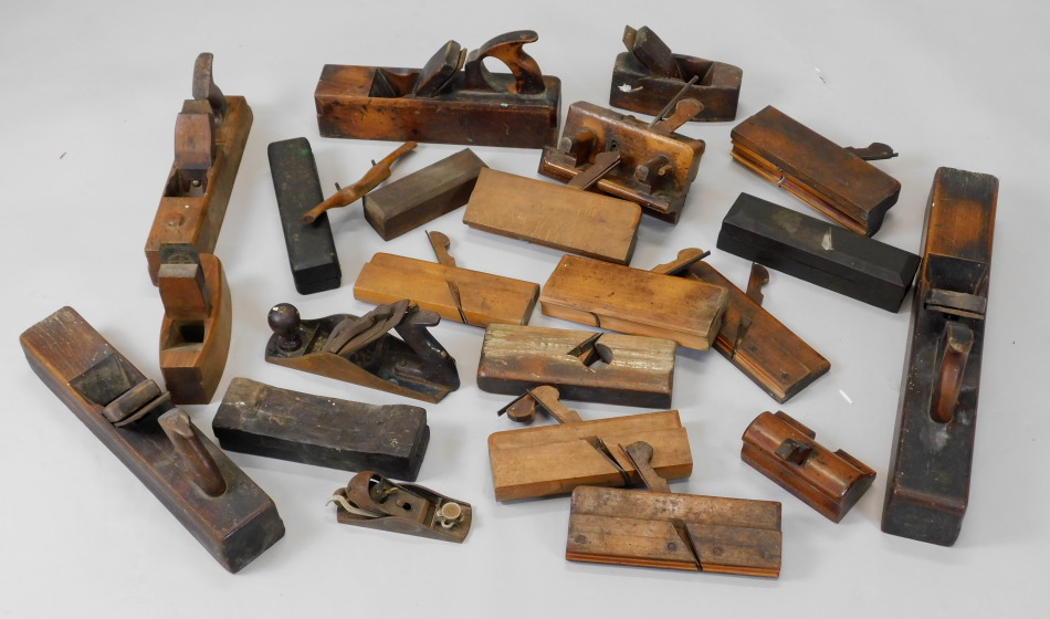 Appraisal: A collection of wooden tools to include some named planes