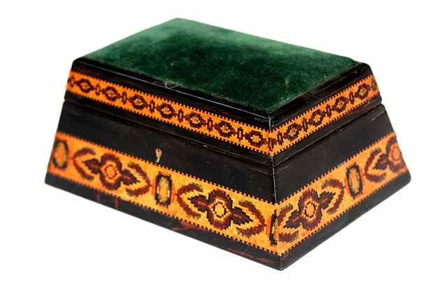 Appraisal: A TUNBRIDGEWARE WORK BOX with tapering sides hinged lid with