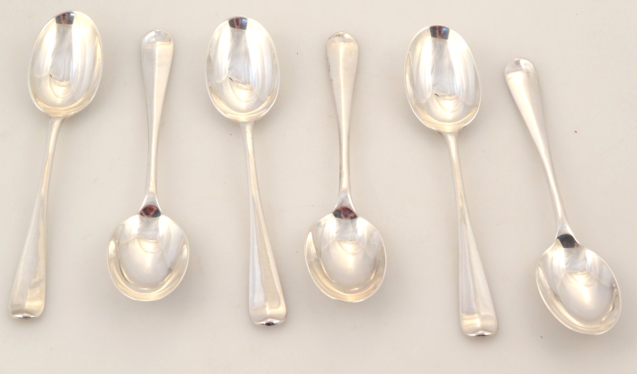 Appraisal: A set of six George V silver rattail teaspoons Old