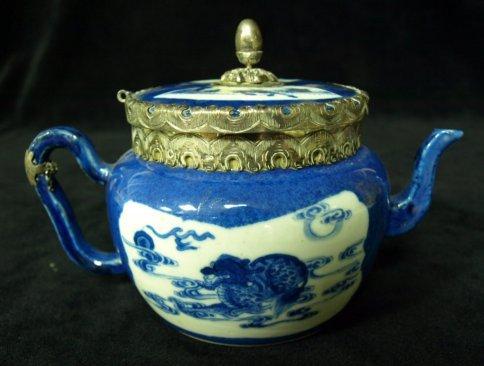 Appraisal: A K'ang Hsi blue and white tea pot and cover