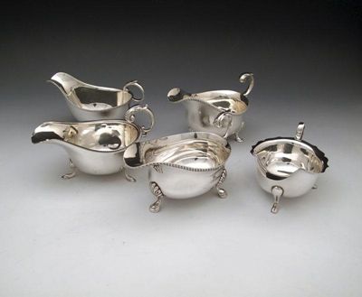 Appraisal: A pair of silver sauce boats by The Harrison Brothers