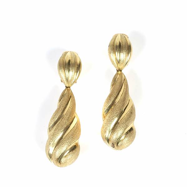 Appraisal: A pair of k gold earrings grs