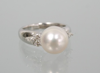 Appraisal: A South Sea Pearl and Diamond Ring in Platinum Platinum