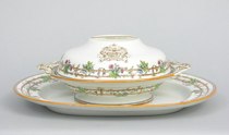 Appraisal: Copeland Late Spode Heraldic Platter Tureen Oval platter with fence