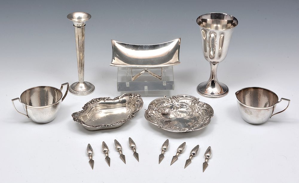 Appraisal: Grouping of silver objects Grouping of silver objects to include